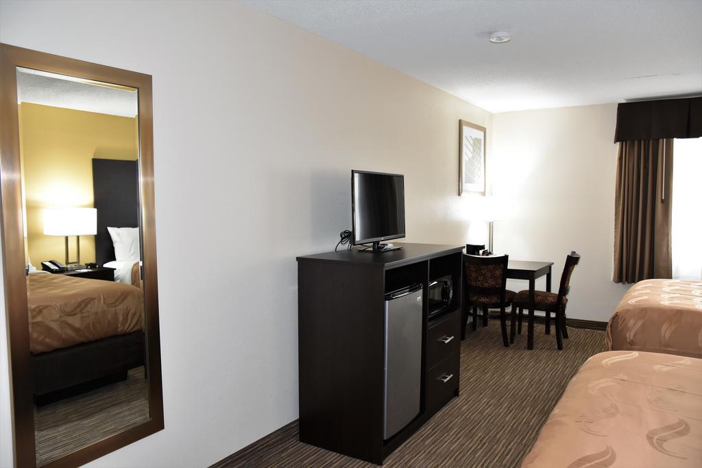 Motel 6-Metropolis, Il Екстер'єр фото
