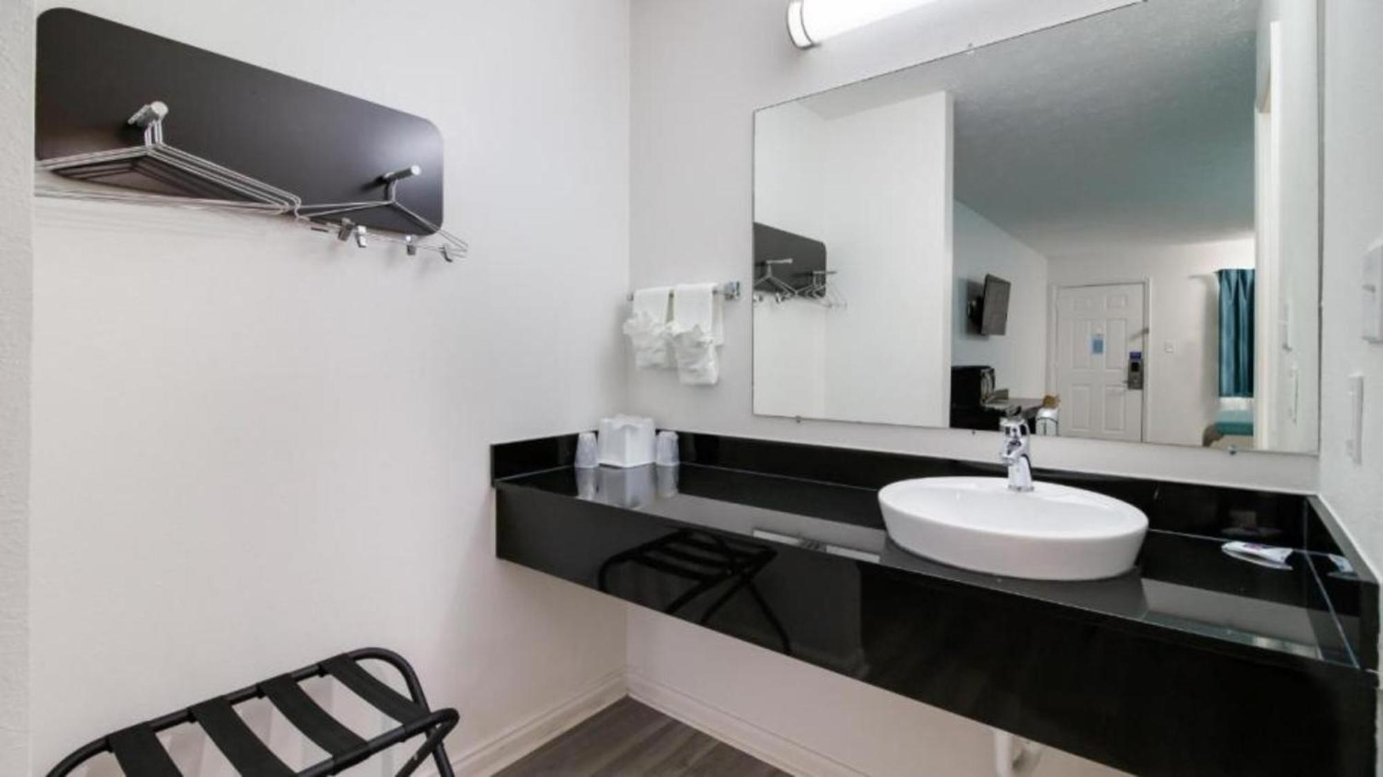Motel 6-Metropolis, Il Екстер'єр фото