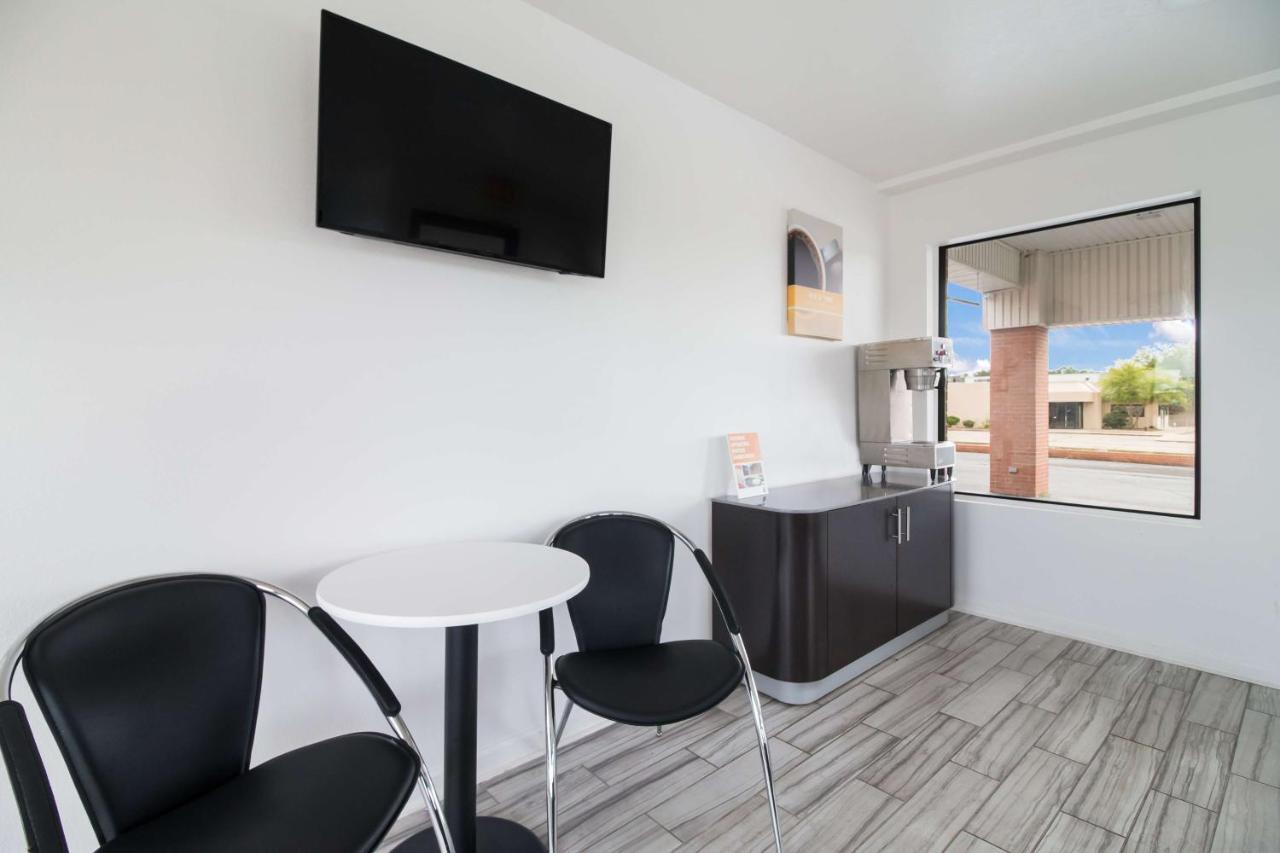 Motel 6-Metropolis, Il Екстер'єр фото
