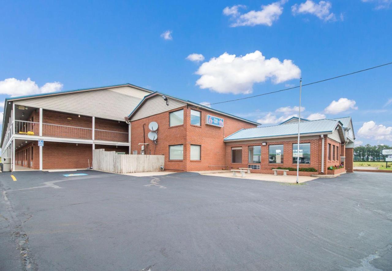Motel 6-Metropolis, Il Екстер'єр фото
